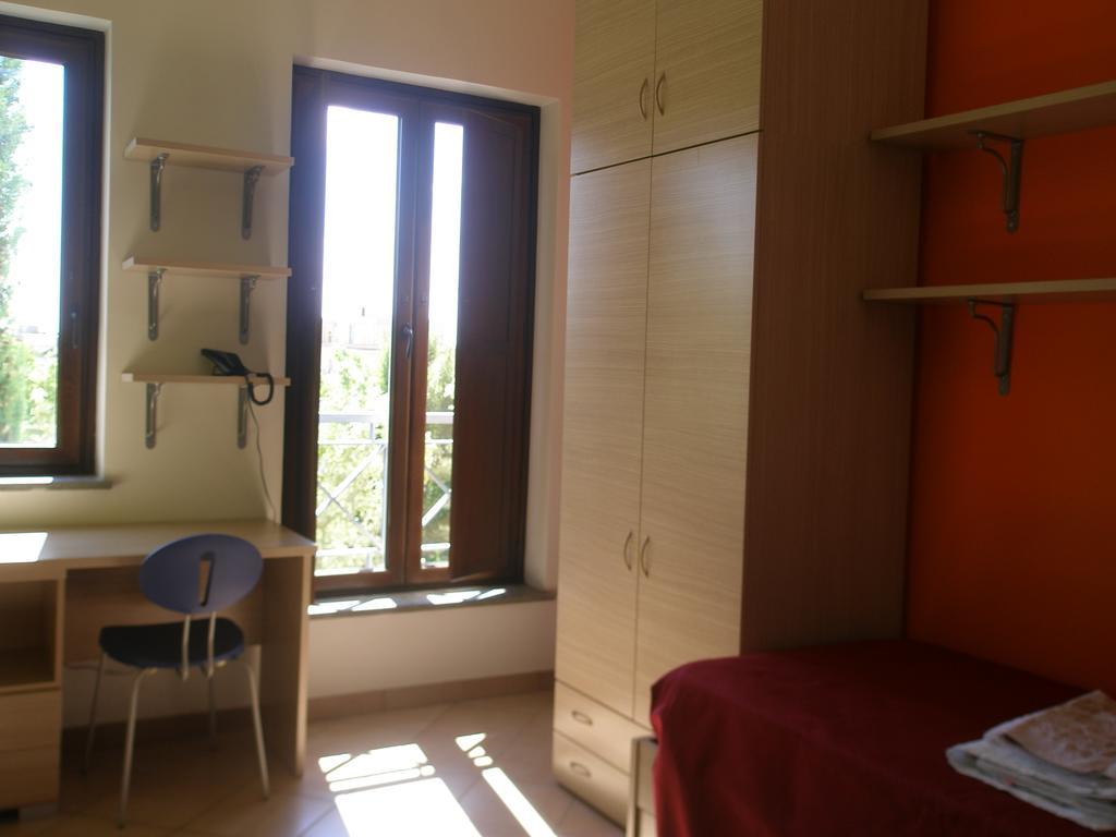 ホテル Convento Cappuccini Casa S. Paolo ヴィテルボ 部屋 写真