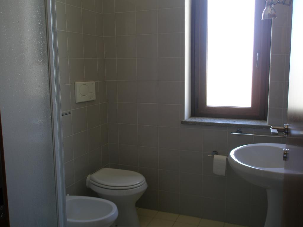 ホテル Convento Cappuccini Casa S. Paolo ヴィテルボ 部屋 写真